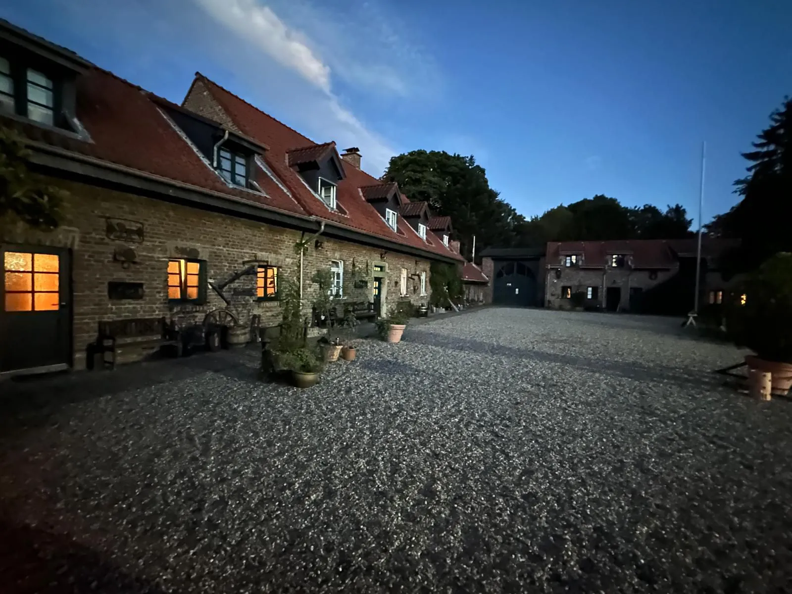 Monteurzimmer Köln Außenbereich Monteurzimmer Köln Außenbereich - Hof